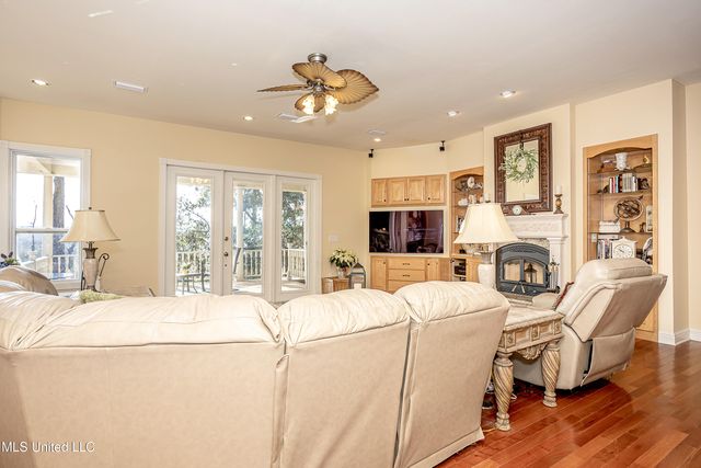 6301 Mary Mahoney Drive, Ocean Springs, MS 39564