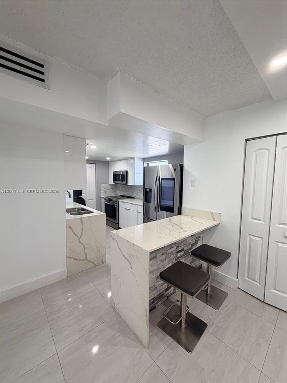 13850 SW 62nd St 303, Miami, FL 33183