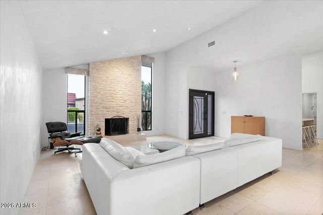 7922 E CRESTWOOD Way, Scottsdale, AZ 85250