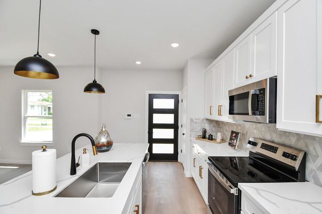 7926 Gladstone Street B, Houston, TX 77051