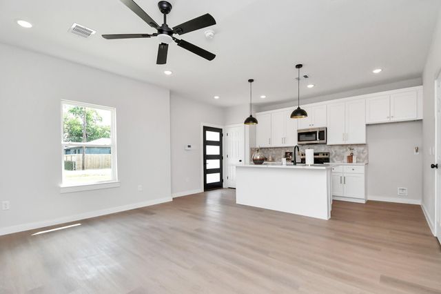 7926 Gladstone Street B, Houston, TX 77051