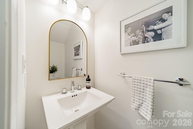 419 W 8th Street 49, Charlotte, NC 28202