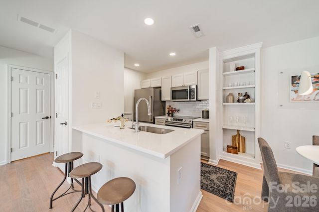 419 W 8th Street 49, Charlotte, NC 28202