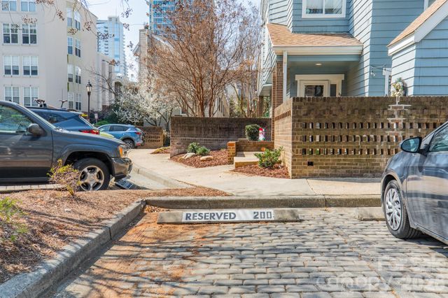 419 W 8th Street 49, Charlotte, NC 28202