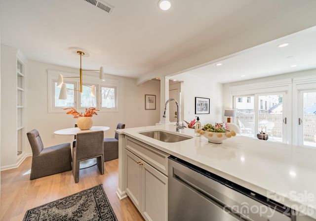 419 W 8th Street 49, Charlotte, NC 28202