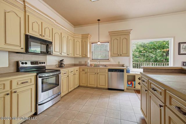 135 Shadow Ridge Road, Hattiesburg, MS 39402
