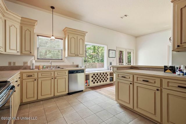 135 Shadow Ridge Road, Hattiesburg, MS 39402