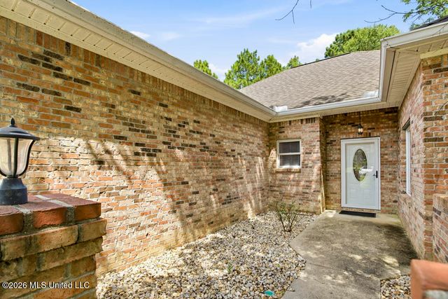135 Shadow Ridge Road, Hattiesburg, MS 39402