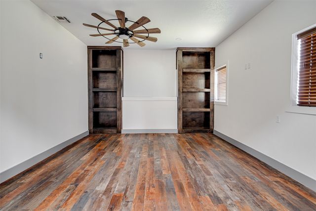 801 S Hampton Road, Crowley, TX 76036