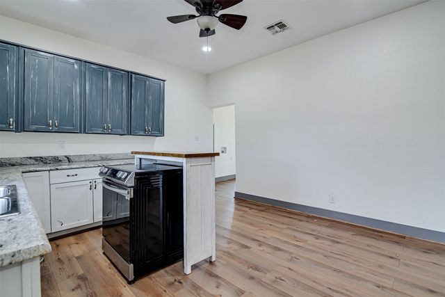 801 S Hampton Road, Crowley, TX 76036