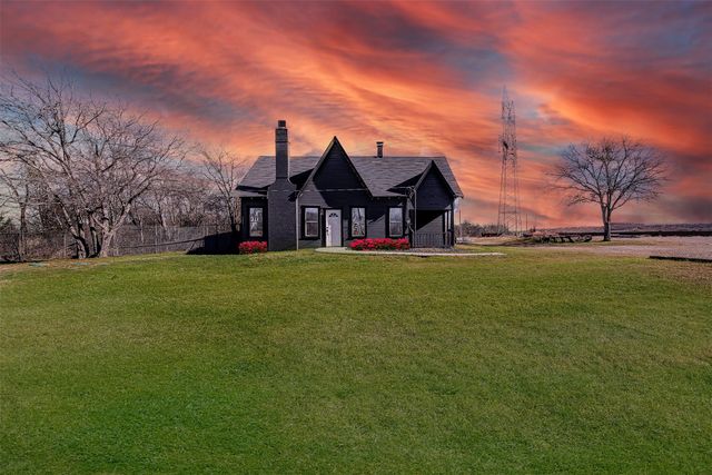 801 S Hampton Road, Crowley, TX 76036