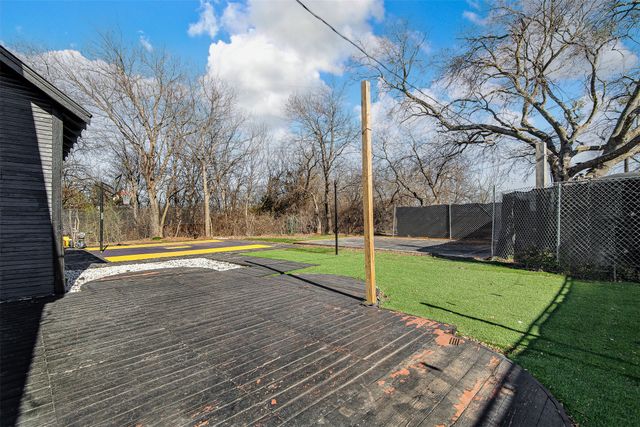 801 S Hampton Road, Crowley, TX 76036