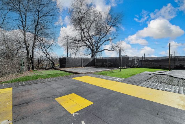 801 S Hampton Road, Crowley, TX 76036