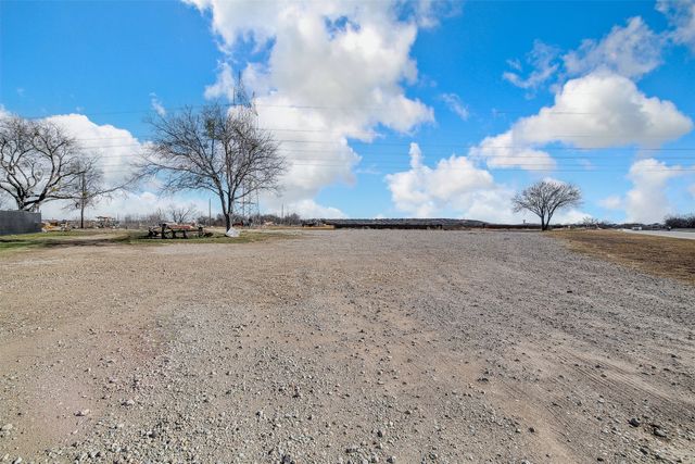 801 S Hampton Road, Crowley, TX 76036