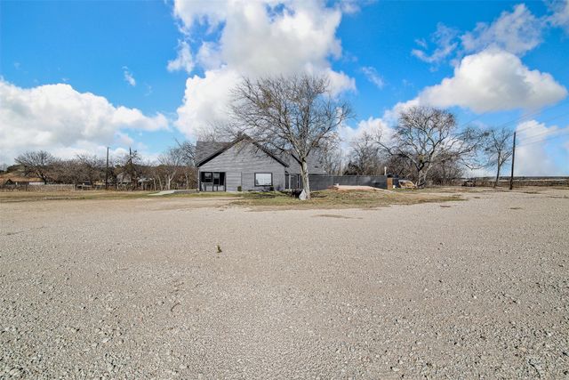 801 S Hampton Road, Crowley, TX 76036