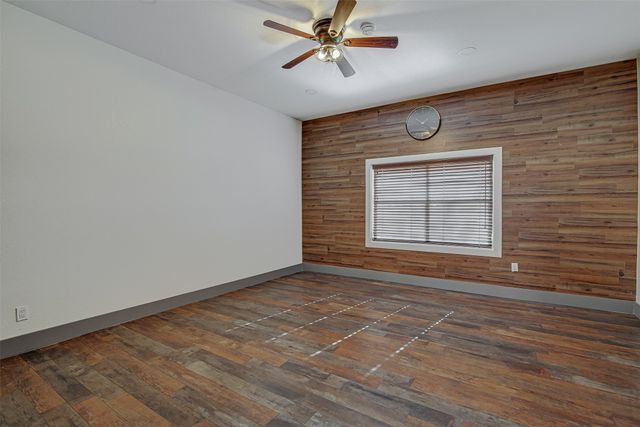 801 S Hampton Road, Crowley, TX 76036