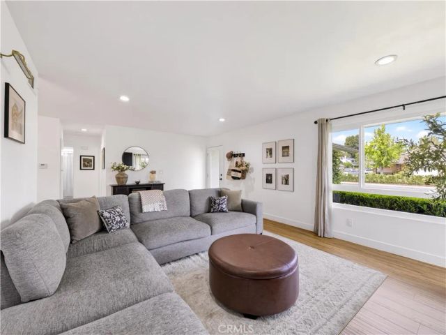 22952 Las Mananitas, Valencia, CA 91354