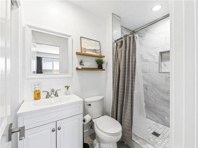 22952 Las Mananitas, Valencia, CA 91354