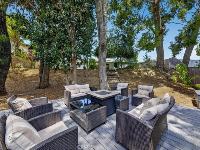 22952 Las Mananitas, Valencia, CA 91354