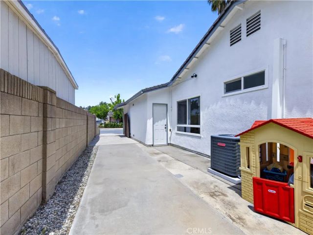 22952 Las Mananitas, Valencia, CA 91354