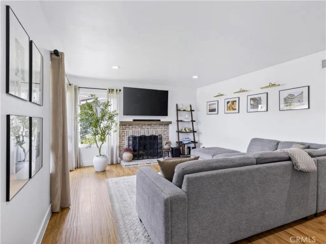 22952 Las Mananitas, Valencia, CA 91354