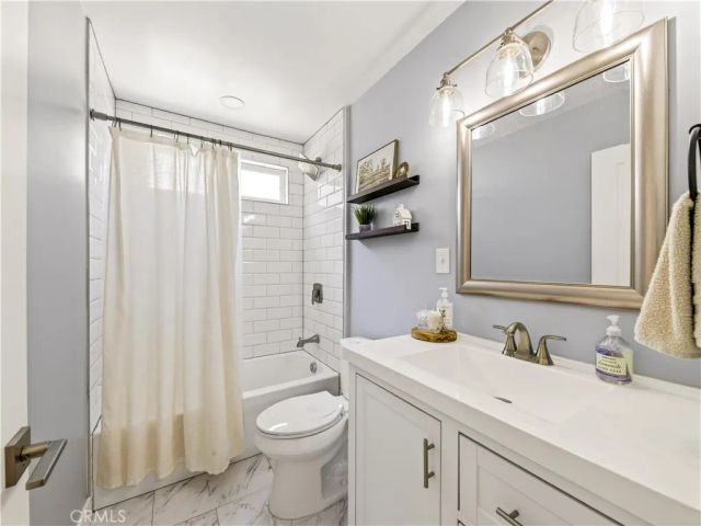 22952 Las Mananitas, Valencia, CA 91354