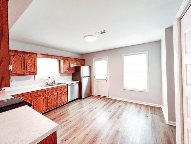 124 Ballygar St Apt F, Clarksville, TN 37043