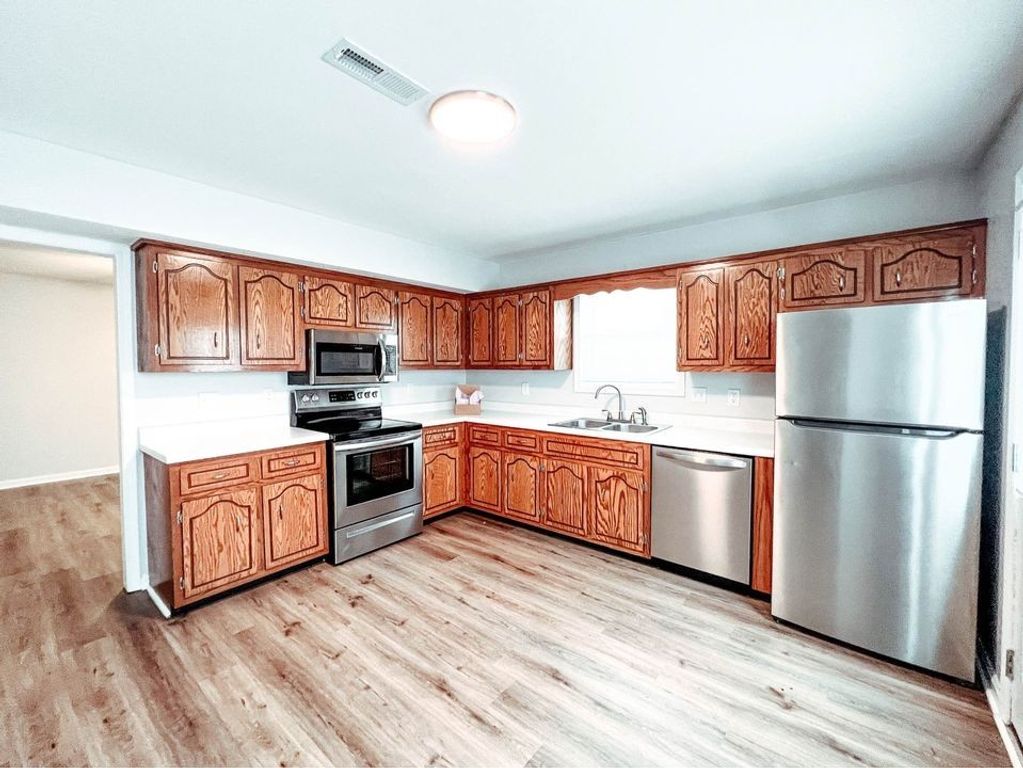 124 Ballygar St Apt F, Clarksville, TN 37043