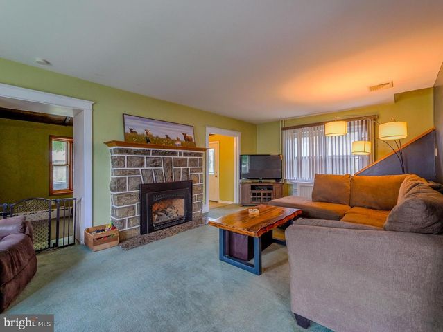 738 FOSS AVE, Drexel Hill, PA 19026