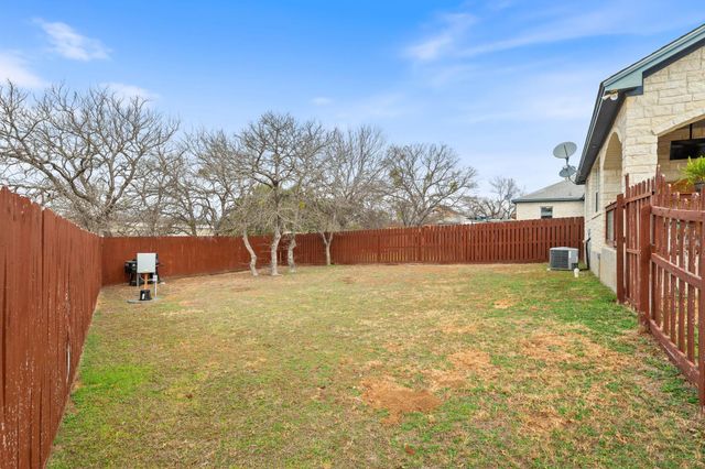 625 Skyline DR, Kingsland, TX 78639