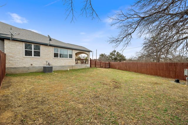 625 Skyline DR, Kingsland, TX 78639