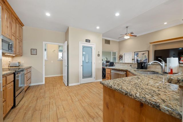 625 Skyline DR, Kingsland, TX 78639