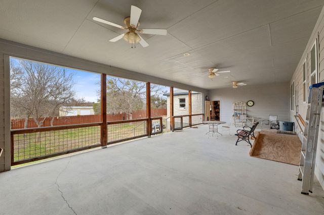 625 Skyline DR, Kingsland, TX 78639