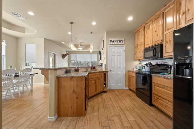 625 Skyline DR, Kingsland, TX 78639