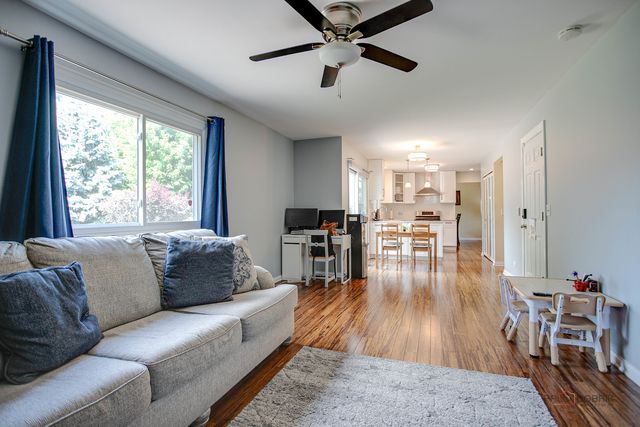 1636 Green River Drive, Schaumburg, IL 60194