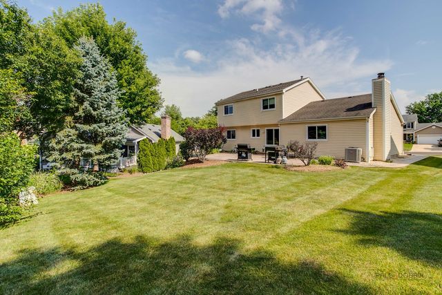 1636 Green River Drive, Schaumburg, IL 60194