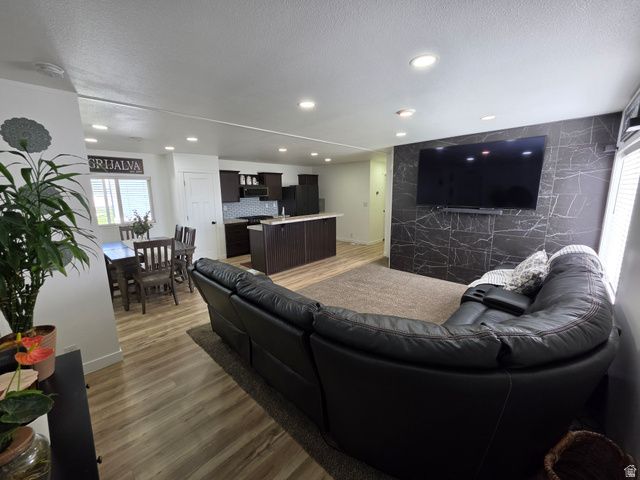 215 ENGSTROM, Layton, UT 84041