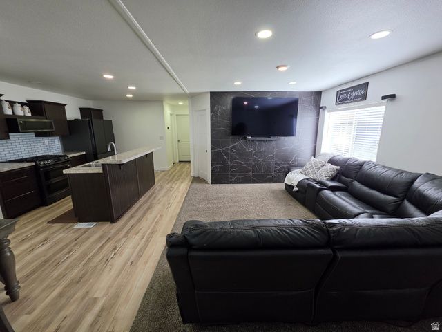 215 ENGSTROM, Layton, UT 84041