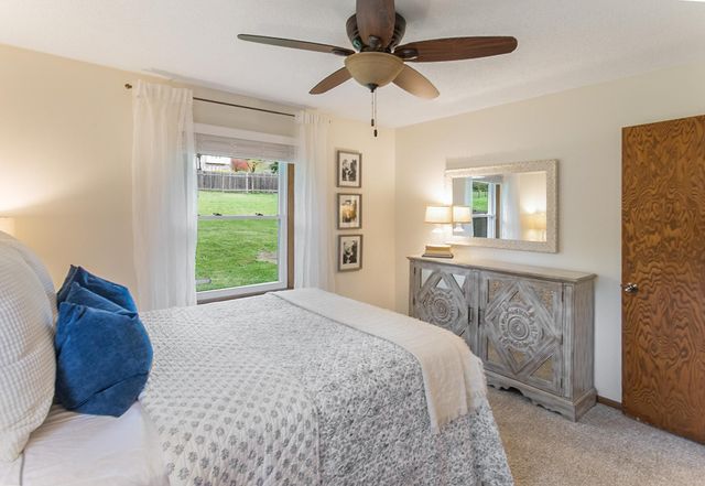 116 Meadow Circle N, Burnsville, MN 55337