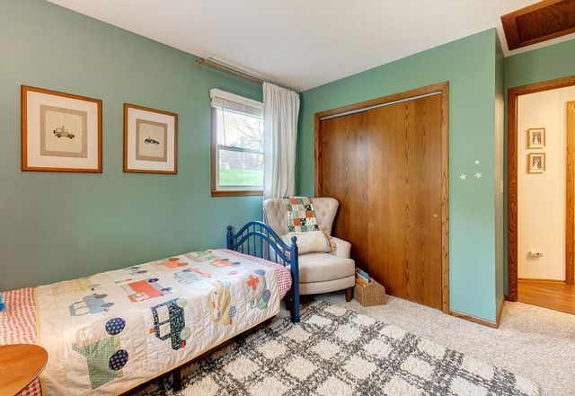 116 Meadow Circle N, Burnsville, MN 55337