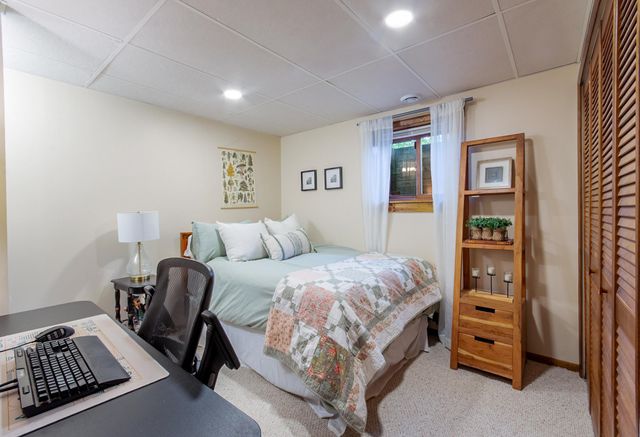 116 Meadow Circle N, Burnsville, MN 55337