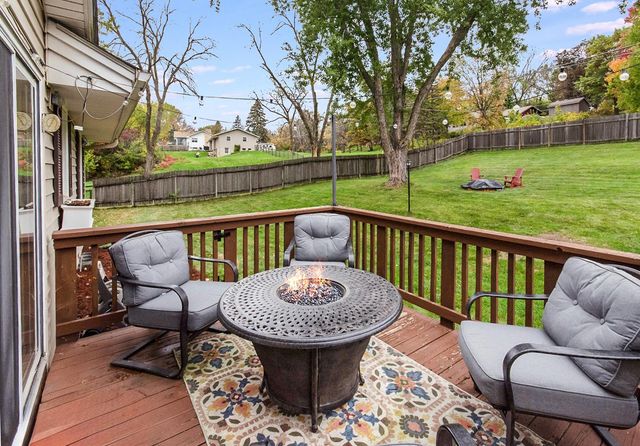 116 Meadow Circle N, Burnsville, MN 55337