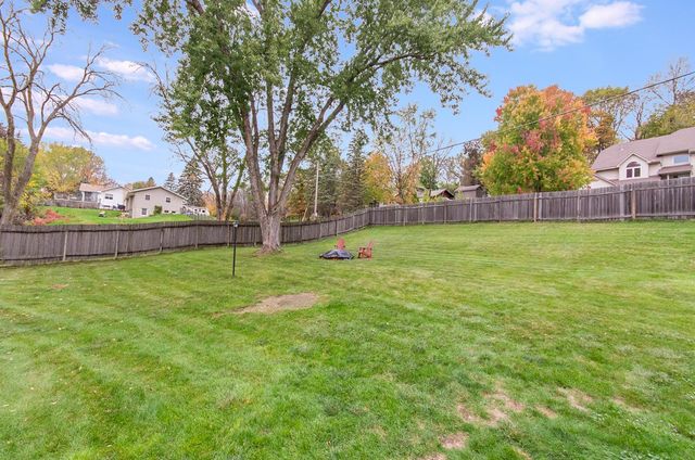 116 Meadow Circle N, Burnsville, MN 55337