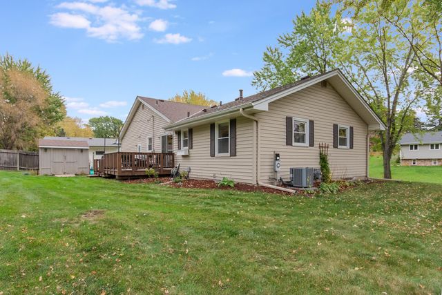 116 Meadow Circle N, Burnsville, MN 55337