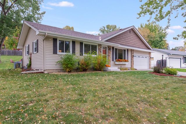 116 Meadow Circle N, Burnsville, MN 55337