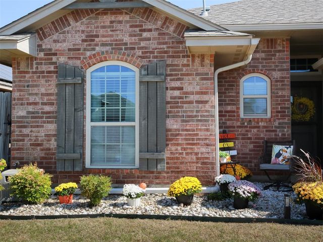 1016 Chestnut Creek Drive, Yukon, OK 73099