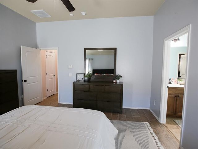 1016 Chestnut Creek Drive, Yukon, OK 73099