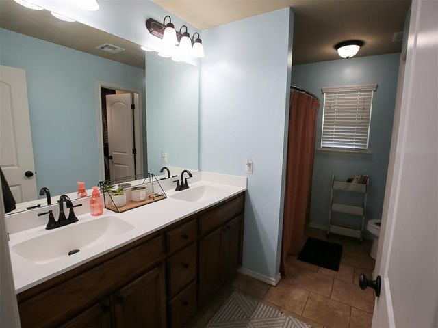 1016 Chestnut Creek Drive, Yukon, OK 73099