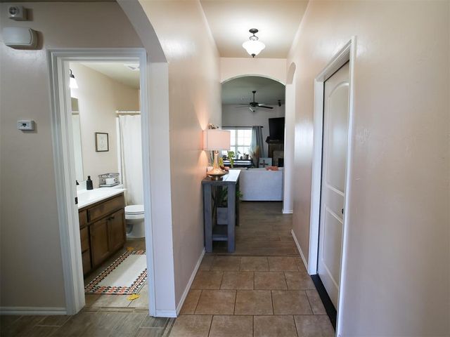 1016 Chestnut Creek Drive, Yukon, OK 73099