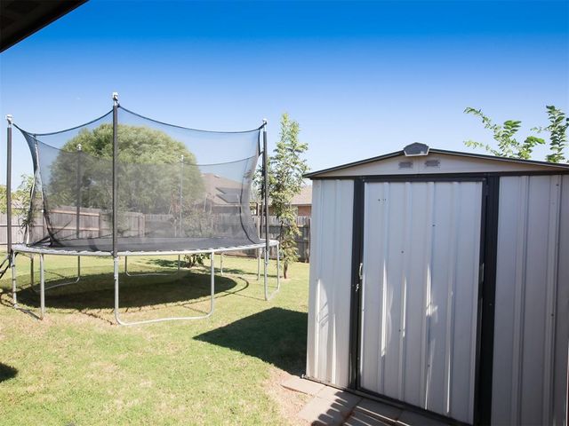 1016 Chestnut Creek Drive, Yukon, OK 73099